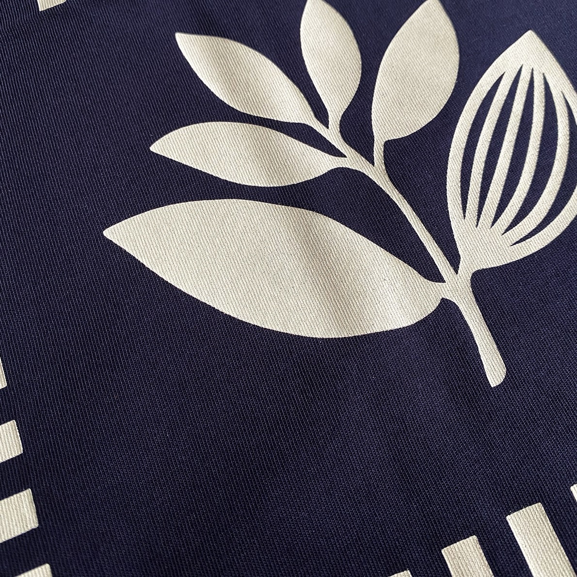 Magenta Crossroad T-Shirt - Navy
