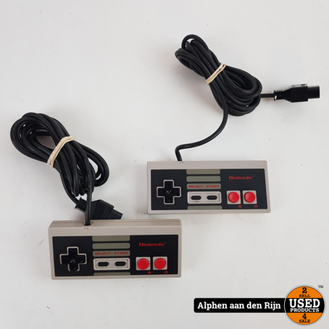 Nintendo NES + 2 controllers