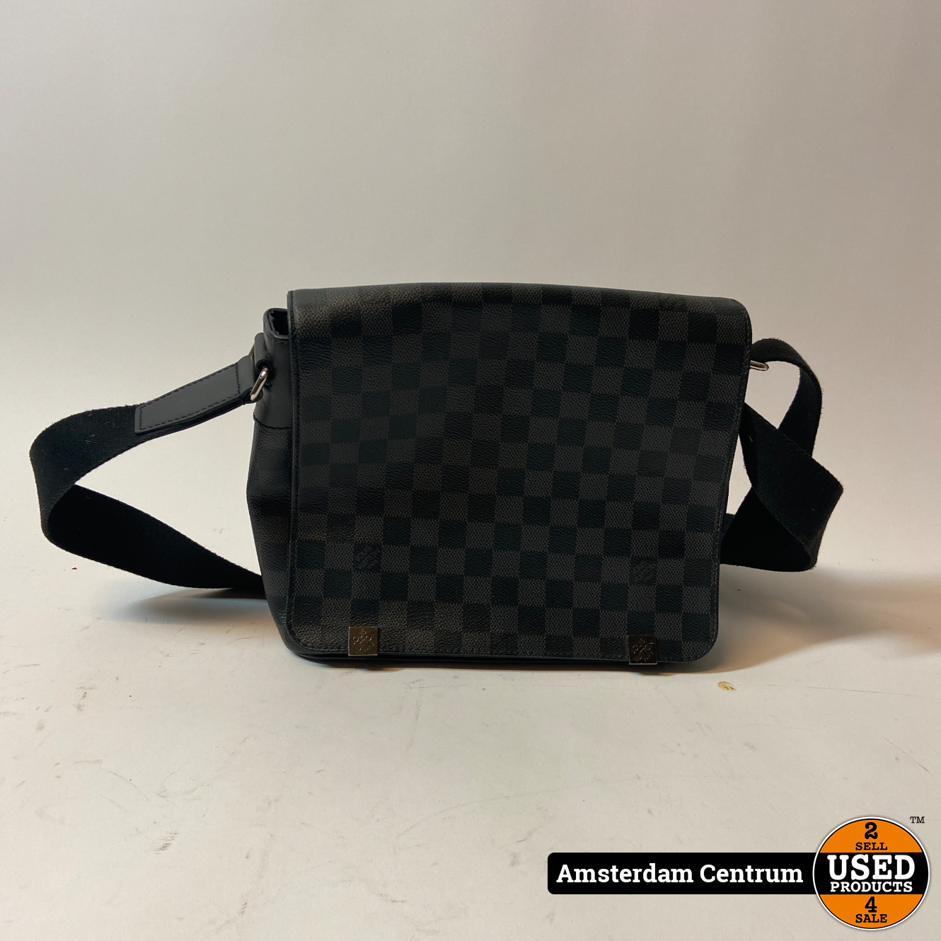 Weekendtas Subsidie Conjugeren Louis Vuitton district PM Messenger bag Dammier Graphite | In Prima staat -  Used Products Amsterdam Centrum