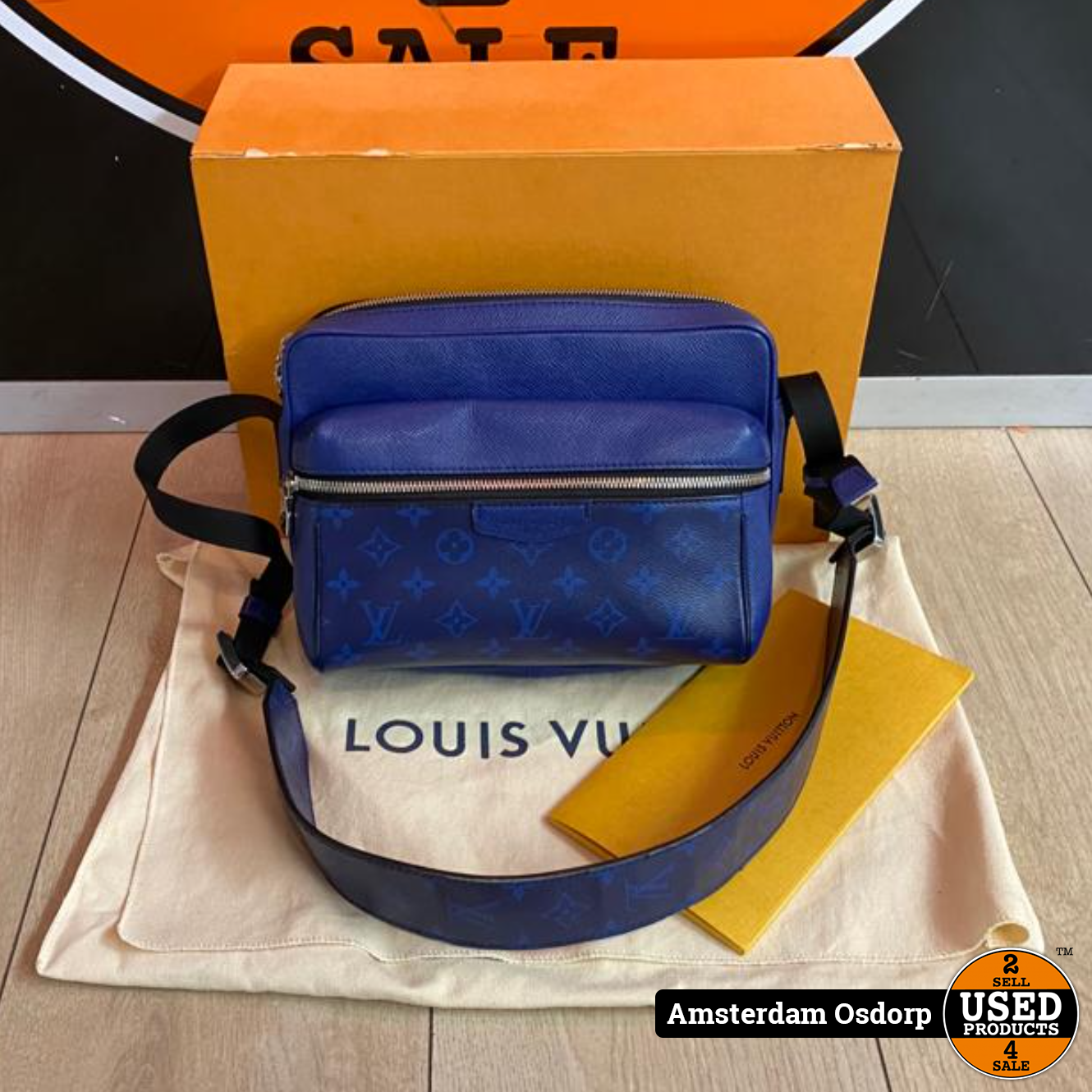 Louis Vuitton outdoor messenger schoudertas lichtblauw