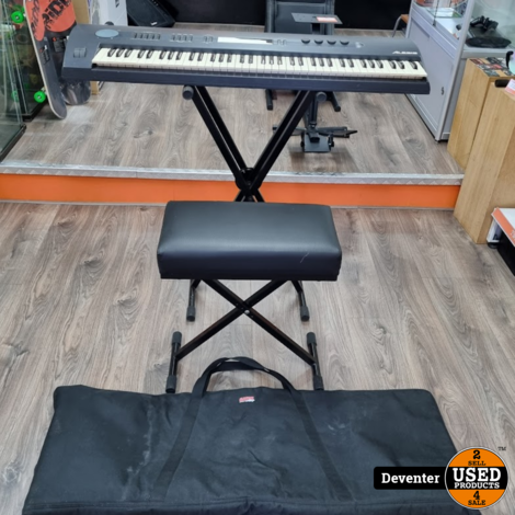 Alesis QuadraSynth met standaard, draagtas en krukje