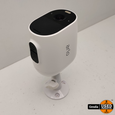Arlo Essential Series spotlight camera