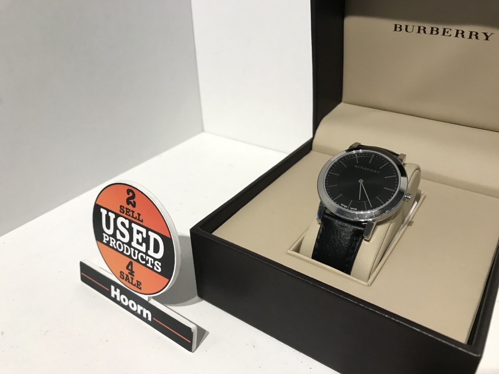 Iedereen vloeistof Wild Burberry BU2351 Horloge (Saffierglas, 30M Waterproof) in Doos in Nette  Staat - Used Products Hoorn