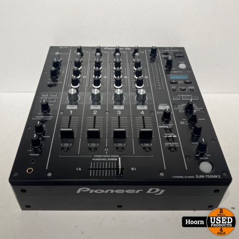 Pioneer DJ DJM-750 MK2 4-Kanaals DJ-Mixer incl. Stofkap en FlightCase in Nette Staat