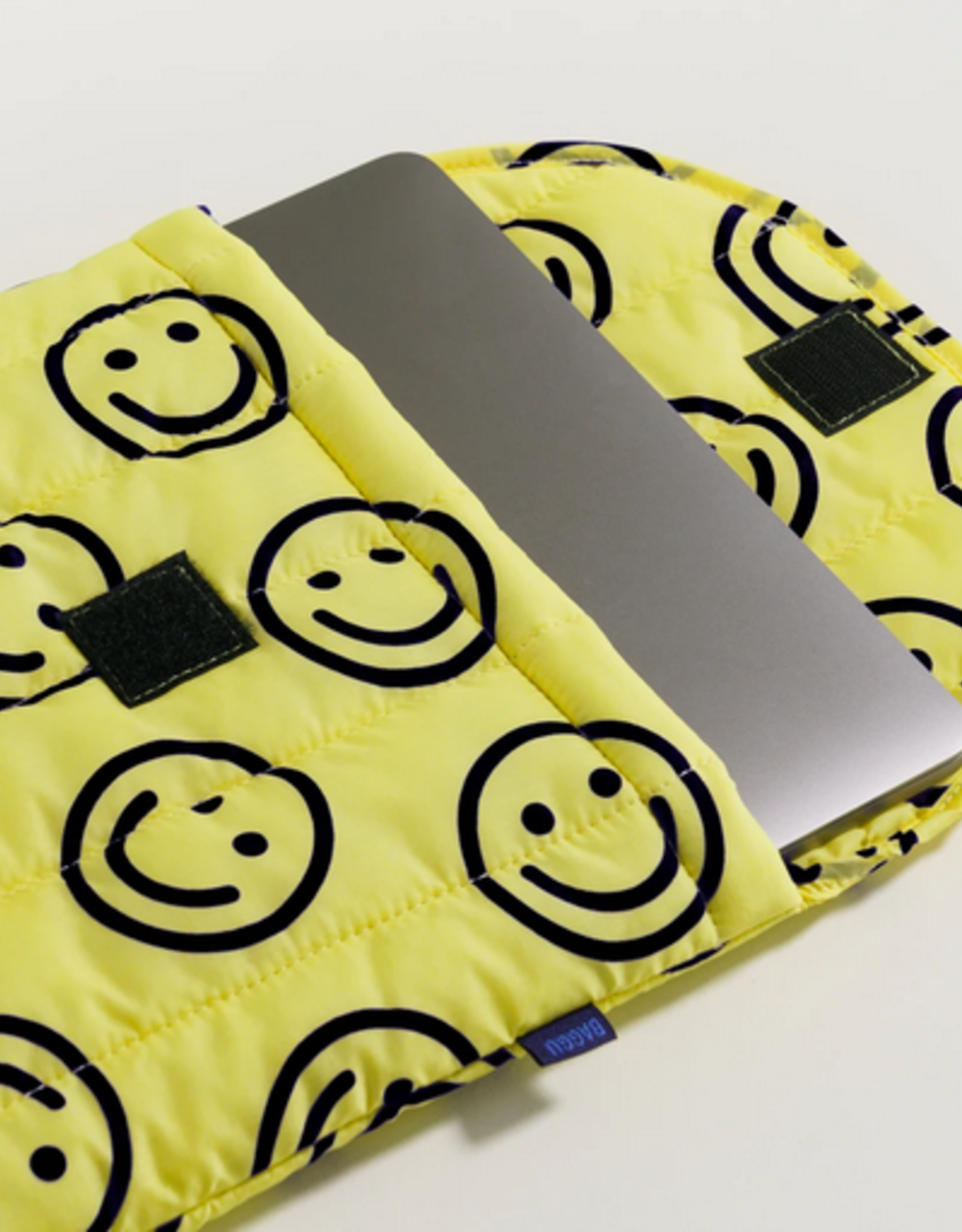 Baggu Puffy laptop smiley