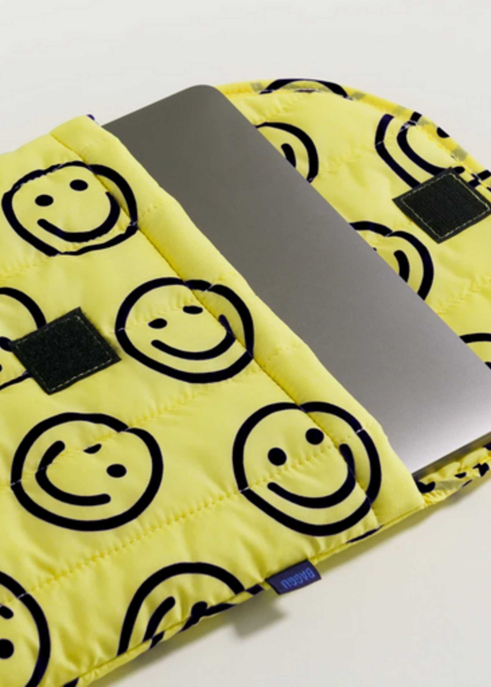 Baggu Puffy laptop smiley