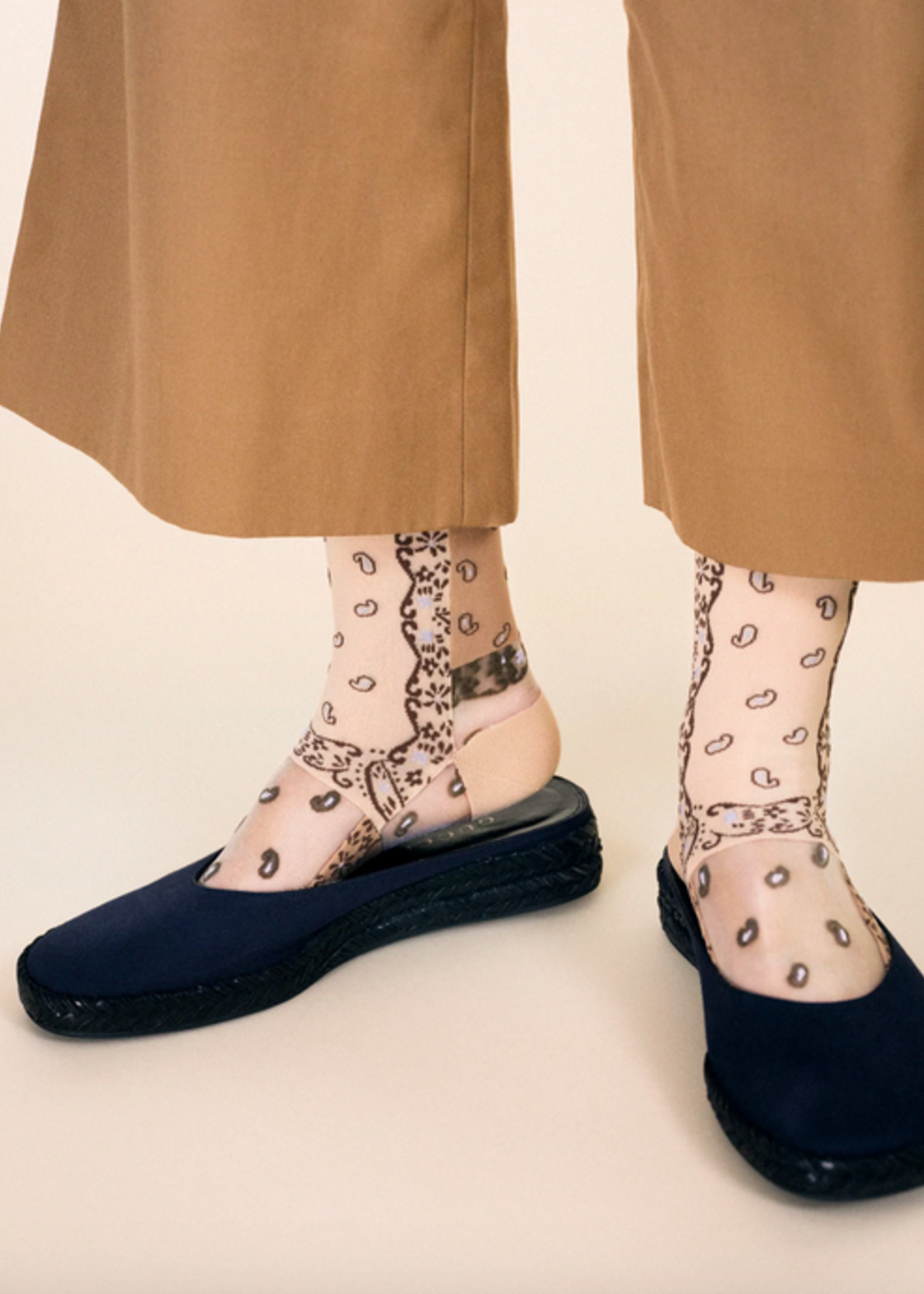 hansel from basel Paisley Bandana Sheer Crew - nude socks