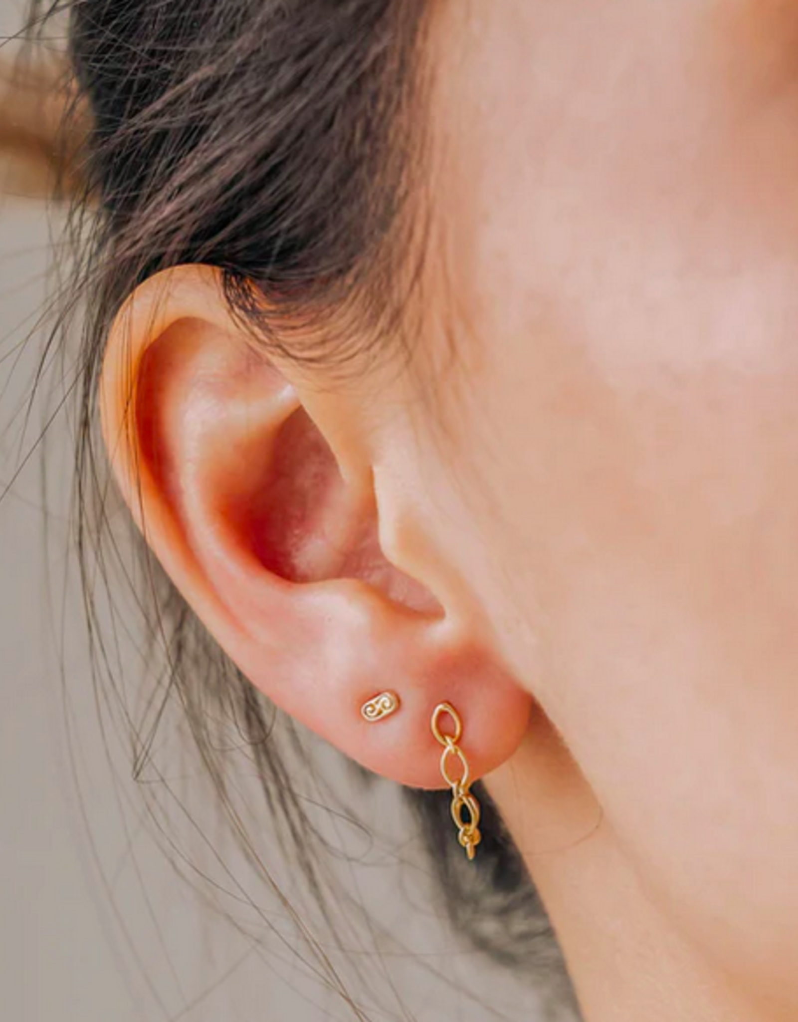 Flawed Nena studs goldplated earrings