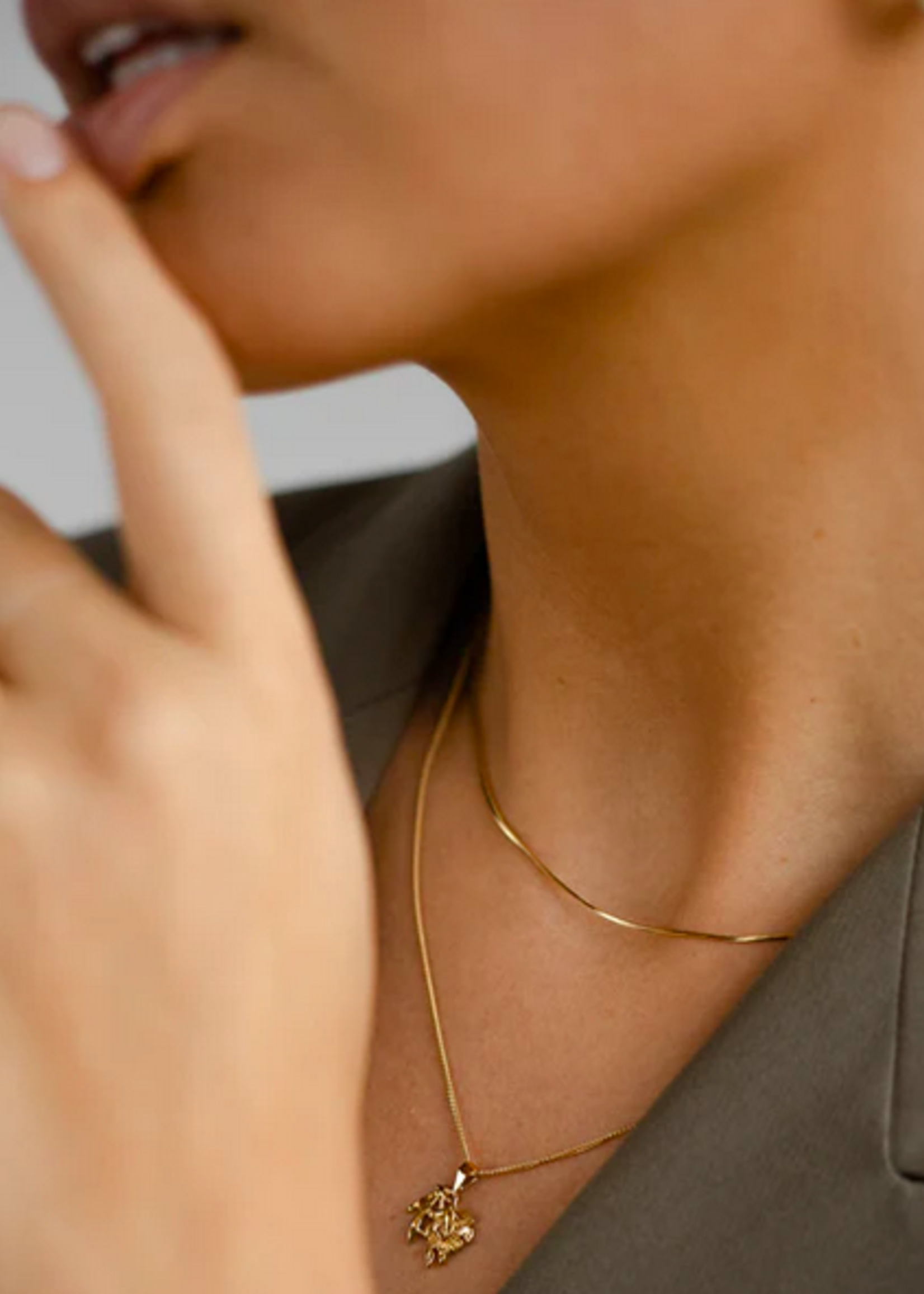 Flawed Plain affair necklace gold