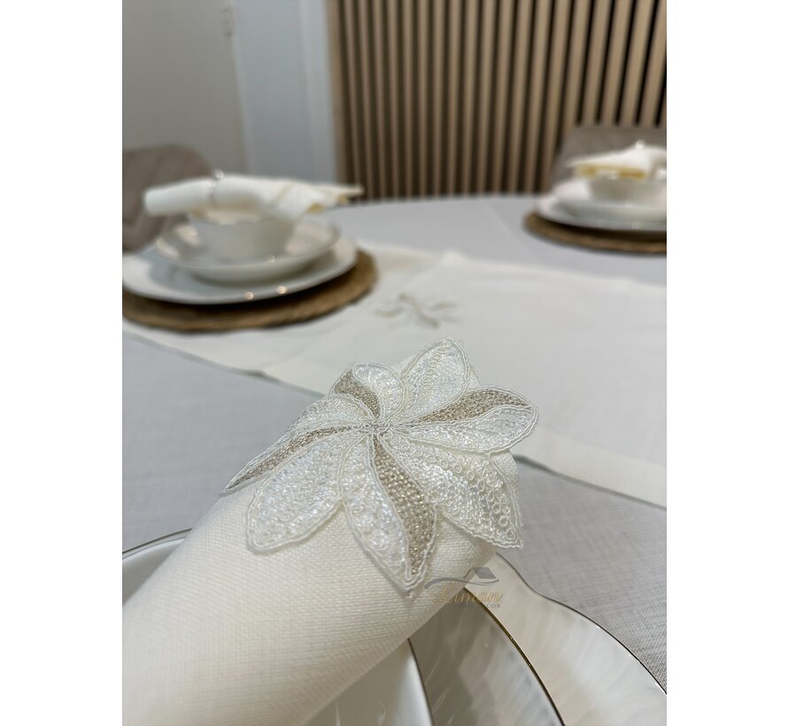 Artemis Tafelkleed Set Met Server Cream 18 Delig