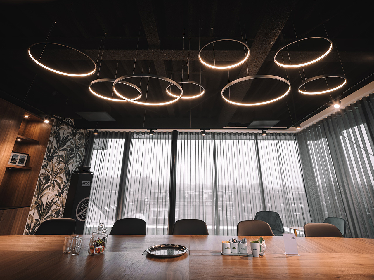 lightinova-clixx-magnetic-track-lighting-system-led-ring-pendant-lamp-halo-office-lighting-stebru-desk-lighting