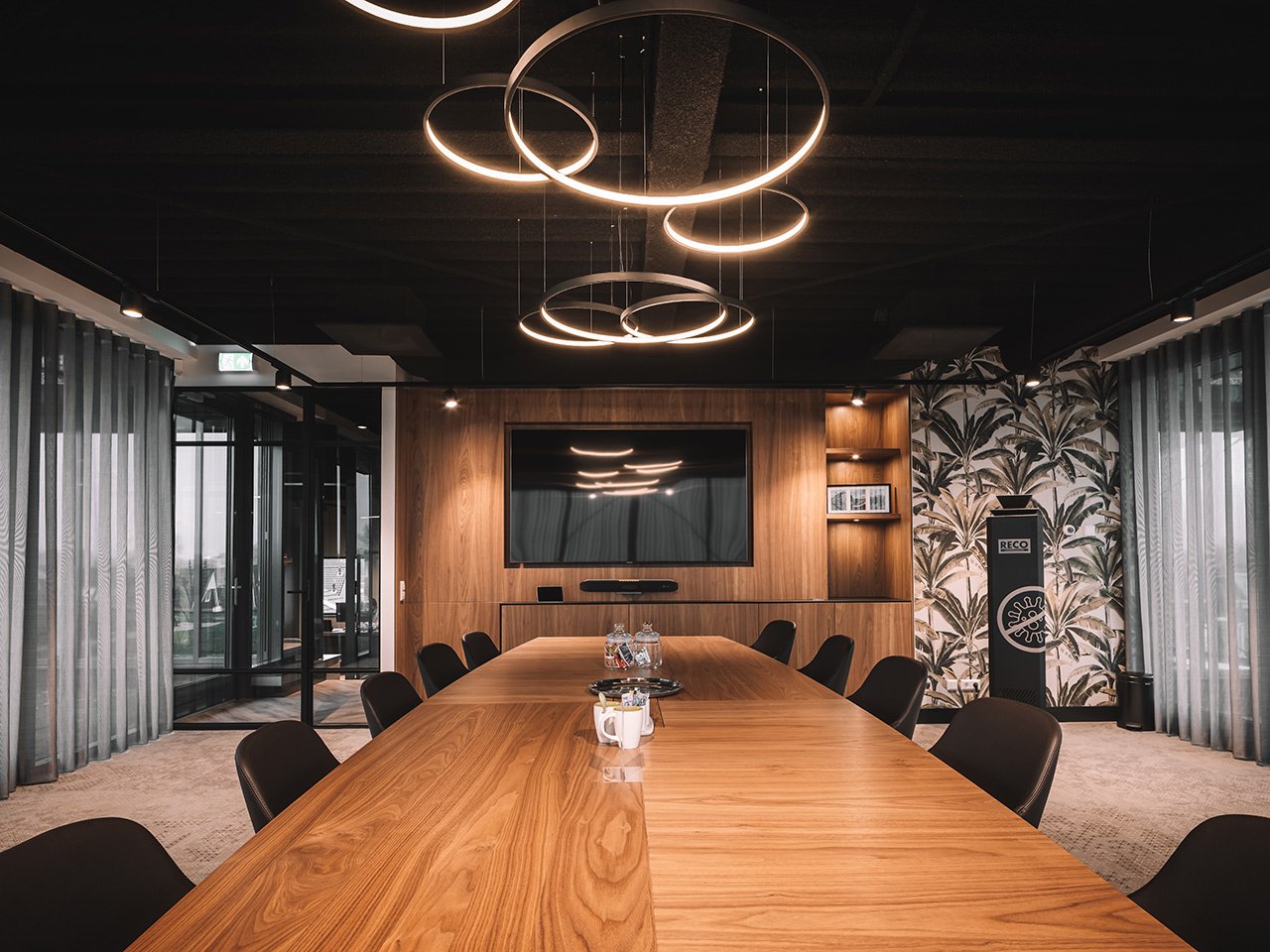 lightinova-clixx-magnetic-track-lighting-system-led-ring-pendant-lamp-halo-office-lighting-stebru-desk-lighting