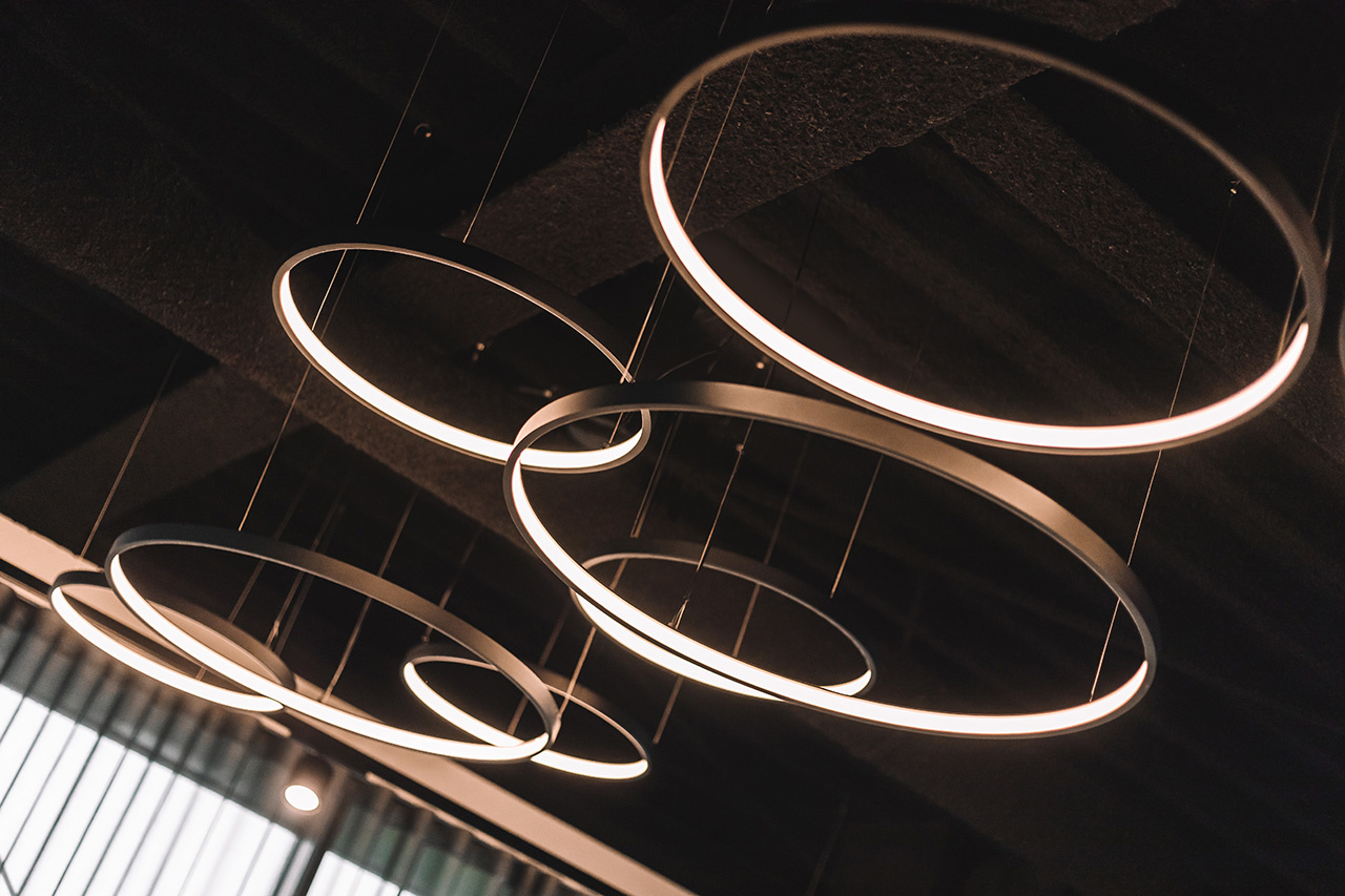 lightinova-clixx-magnetic-track-lighting-system-led-ring-pendant-lamp-halo-office-lighting-stebru-desk-lighting