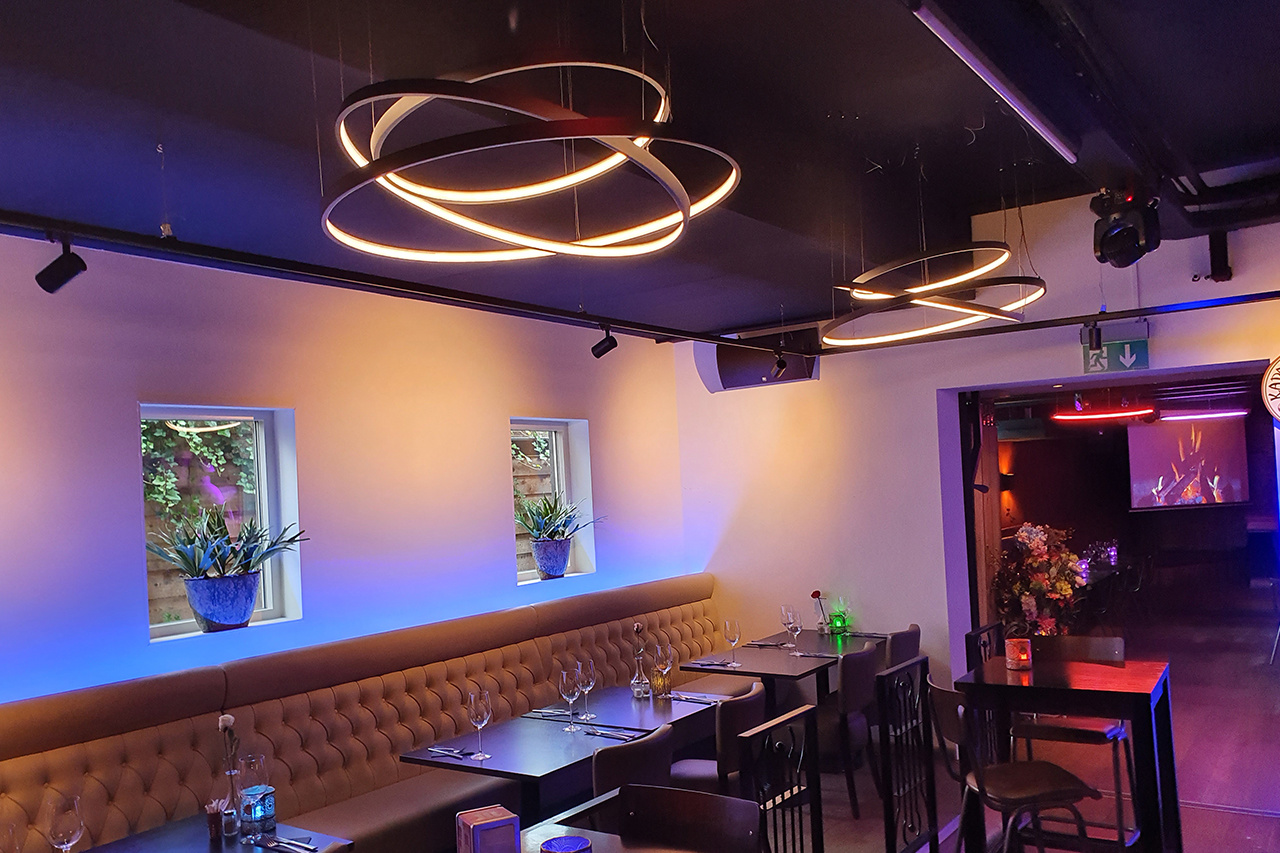 Lightinova-halo-led-ring-pendant-lamp-rgb-restaurantlighting-03