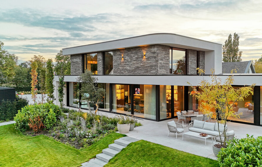 Luxe en warmte komen samen in deze villa