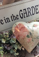 Pendentif en forme de coeur avec des roses