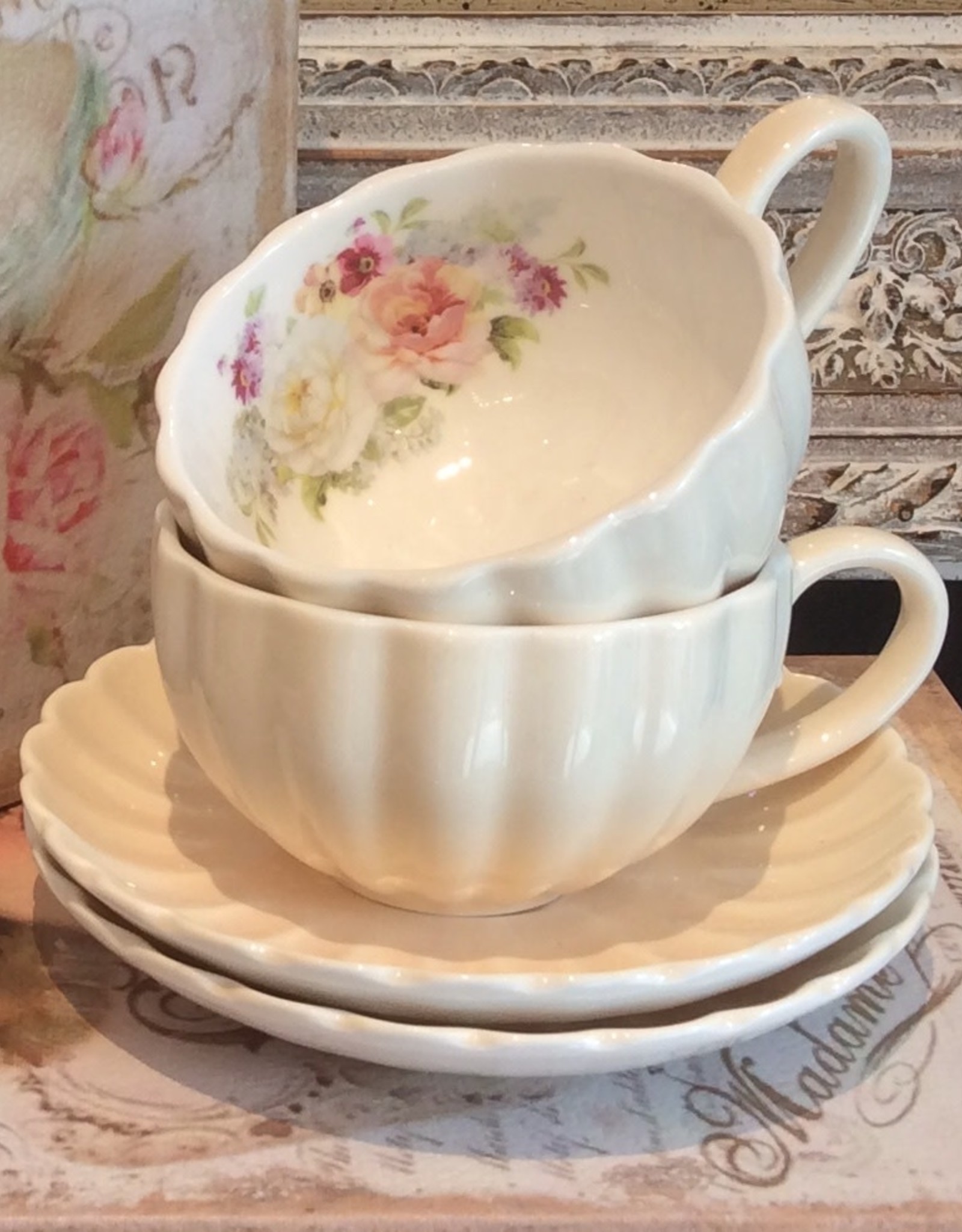 Ensemble tasse et soucoupe/2