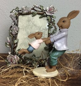 Decoratie konijn spelend met kind