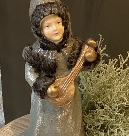 Winter meisje met muziekinstrument