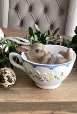 lapin se reposant dans une tasse (pendentif)