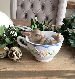 lapin se reposant dans une tasse (pendentif)