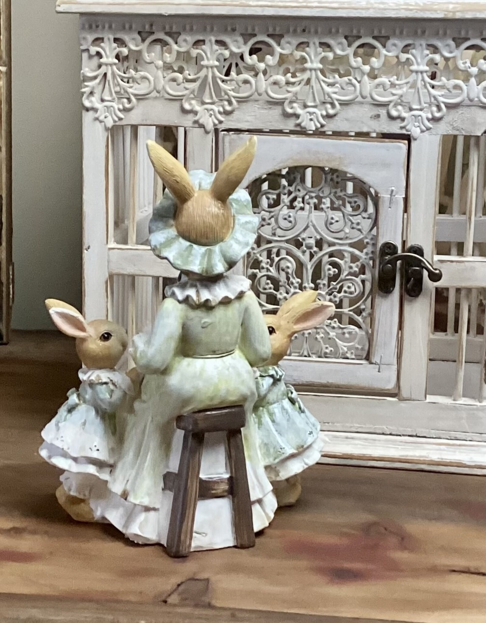 Kaninchenmutter mit Kindern
