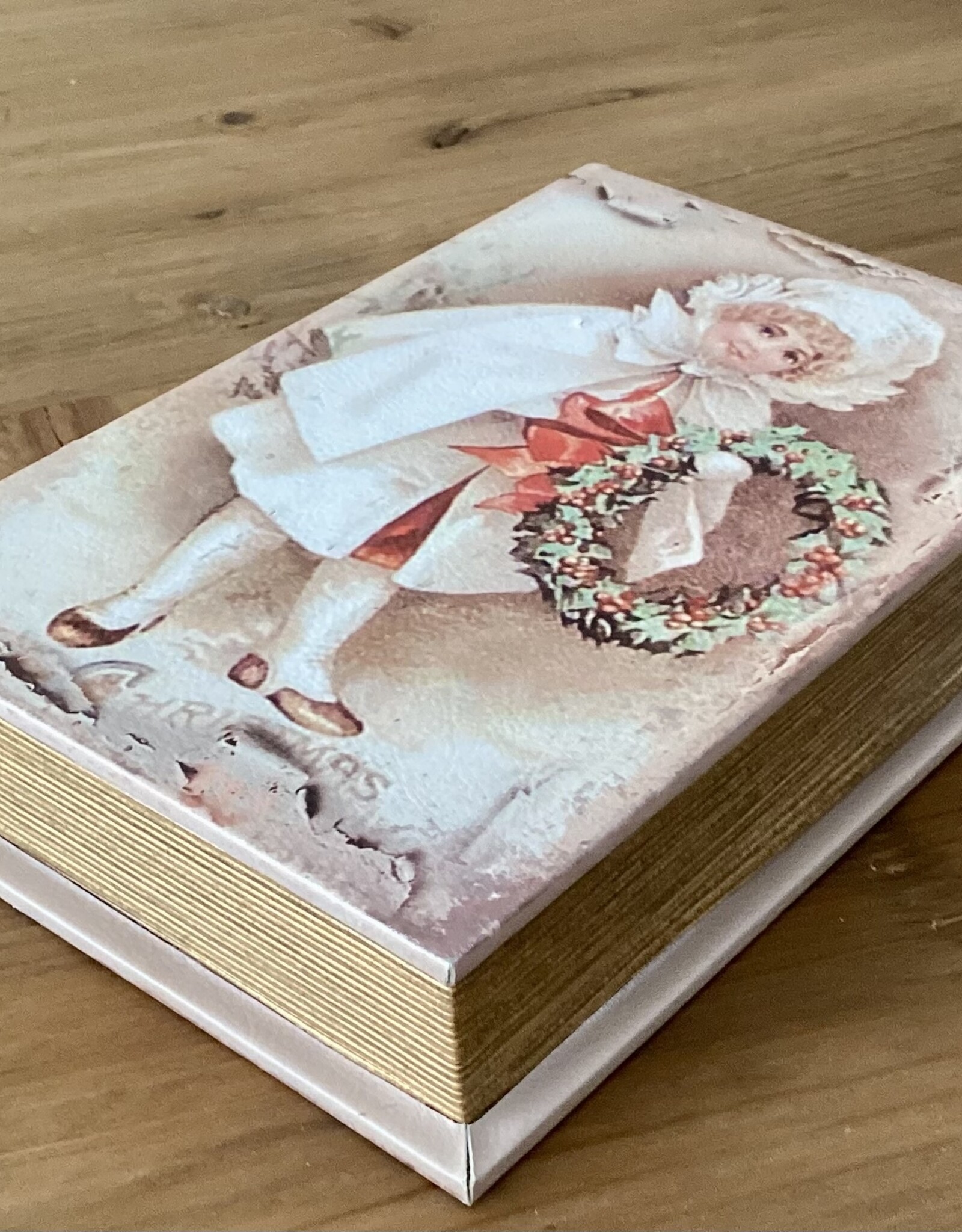 Aufbewahrungsbox in Buchform  "Mädchen mit Kranz“