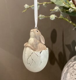 Clayre en Eef Hase liegt im Becher