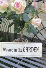 Textplatte " We are in the GARDEN"
