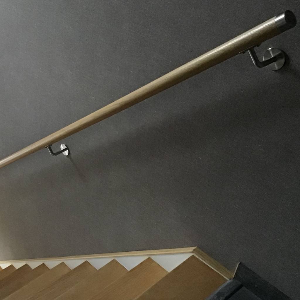  Handlauf Eiche lakiert rund Modell 3 - Runde Treppengeländer - Treppenhandlauf aus lakierten Eichenholz