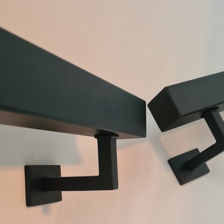 Handlauf schwarz - eckig (40x40 mm) - mit Handlaufhaltern Typ 3 - nach Maß - Treppengeländer Metall / Stahl beschichtet - RAL 9005