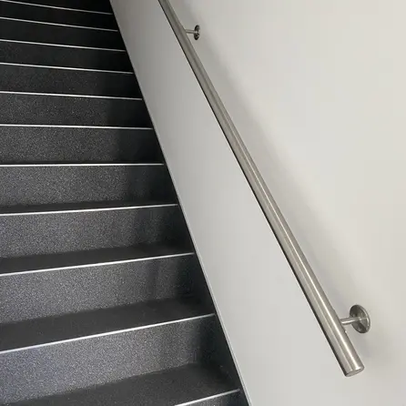 Handlauf Edelstahl - rund - mit Handlaufhaltern Typ 4 - nach Maß - Treppengeländer Edelstahl V2A (304) gebürstet Handlauf Edelstahl - rund - mit Handlaufhaltern Typ 4 - nach Maß - Treppengeländer Edelstahl V2A (304) gebürstet