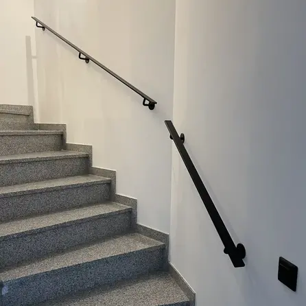 Handlauf anthrazit - eckig (40x10 mm) - mit Handlaufhaltern Typ 3 - nach Maß - Treppengeländer Metall / Stahl beschichtet - RAL 7016 oder 7021