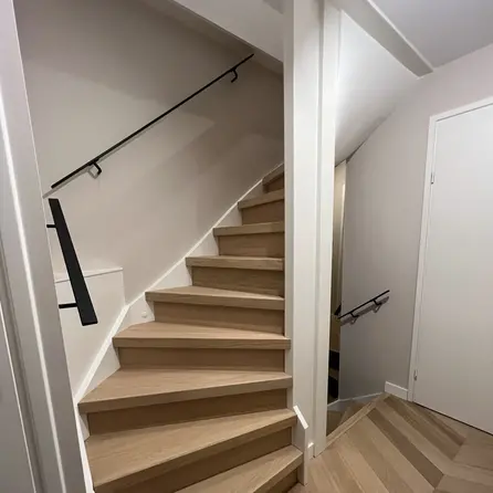 Handlauf schwarz - eckig (40x10 mm) - mit Handlaufhaltern Typ 3 - nach Maß - Treppengeländer Metall / Stahl beschichtet - RAL 9005