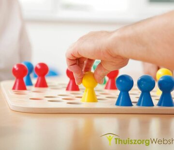 Mens erger je niet - vergroot en stabiel