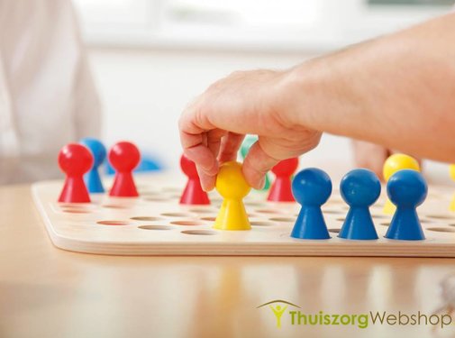 Mens erger je niet - vergroot en stabiel