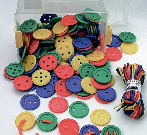 Knopen tellen, rijgen en sorteren set met 140 knopen en 10 rijgveters