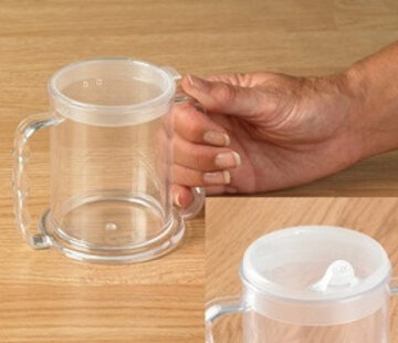 Transparante beker met 2 handvatten en 2 tuitjes