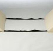 Wiggen voor zijdelingse ondersteuning in bed, verbonden met stroken beige