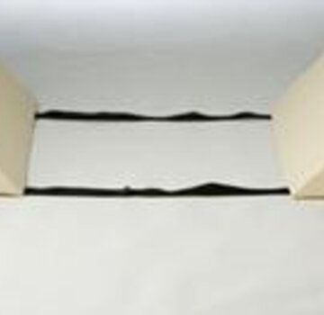 Wiggen voor zijdelingse ondersteuning in bed, verbonden met stroken beige