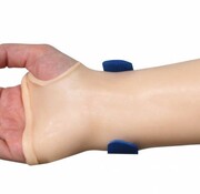 Pre-cut thumb hole polsspalk