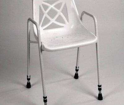 Douchestoel met armsteunen en rugleuning