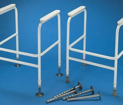 Toiletkader met vloerbevestiging tegen schuiven