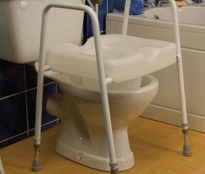 Losse toiletverhoger met armsteun op pootjes