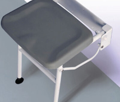 Douchestoel met voorgevormde zachte zitting