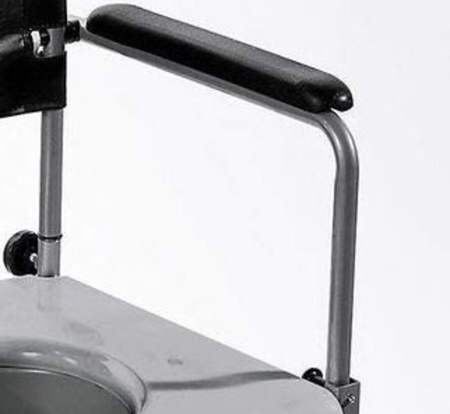 Verrijdbare po/douchestoel met voetsteunen