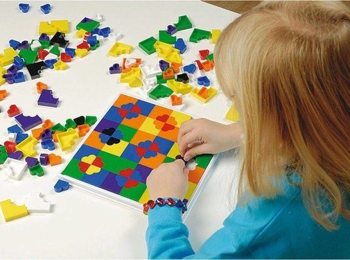 Legspel met hartvormige figuren