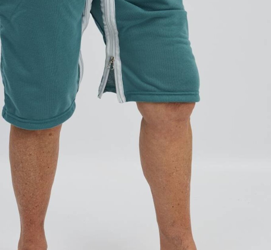 Groene pyjama met ritssluiting op de rug en tussen de benen