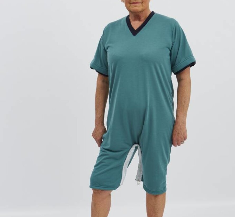 Groene pyjama met ritssluiting op de rug en tussen de benen
