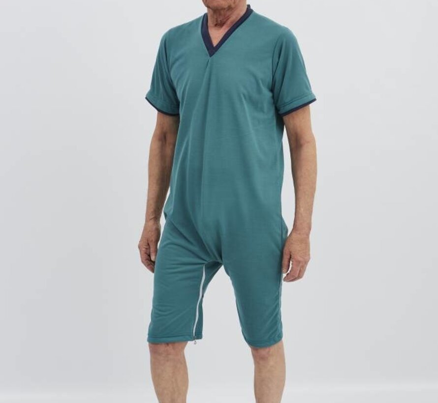Groene pyjama met ritssluiting op de rug en tussen de benen